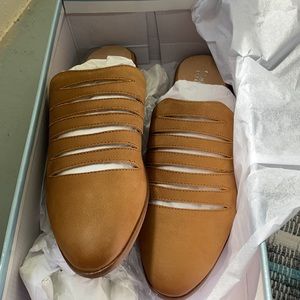 Seychelles mules NWT brown tan flats